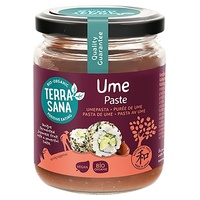 Pasta z umeboshi ve skleněné nádobě